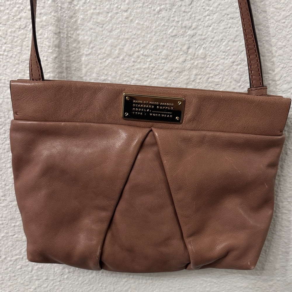 Marc by Marc Jacob’s leather pink crossbody in great condition